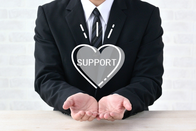 SUPPORTの文字列と男性